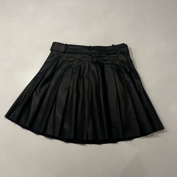 Zara pleated faux leather skirt. - Picture 3 of 3